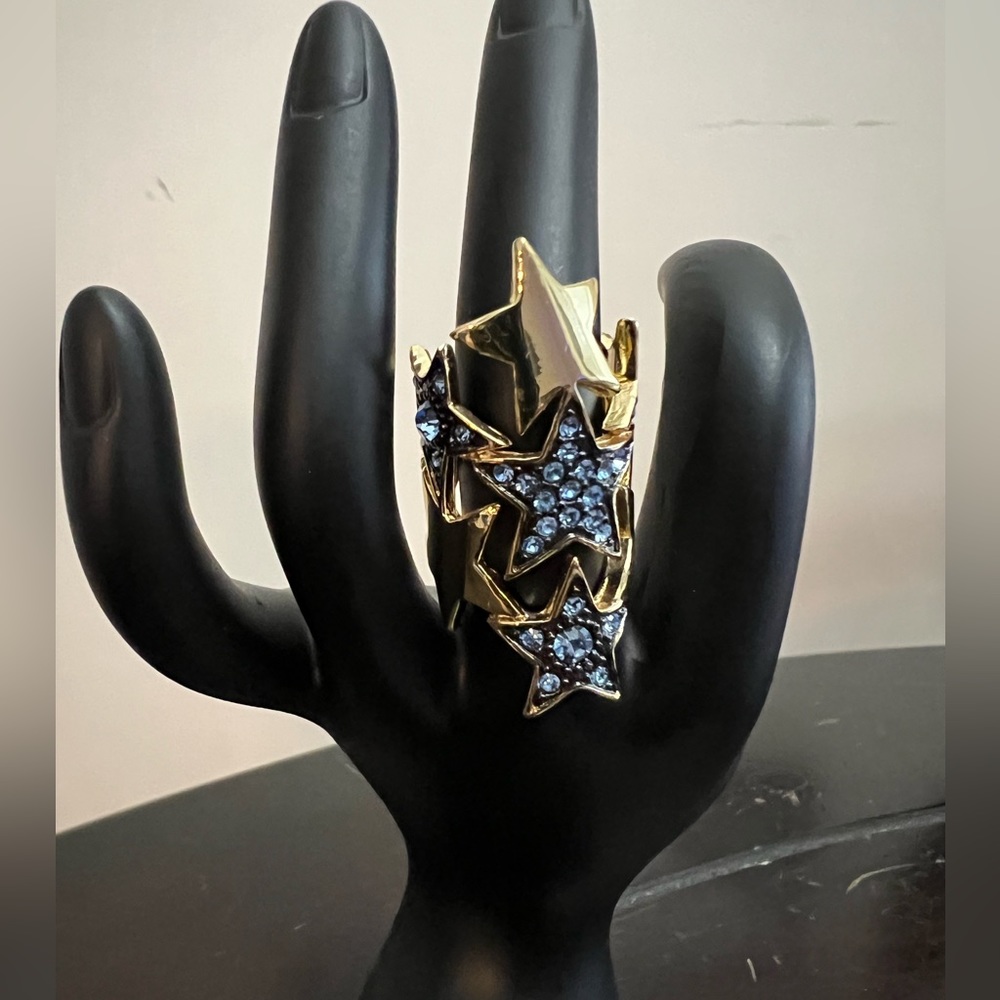 💜3/$20 NWOT Gold-tone Ring- gold & blue stoned stars wrap this statement ring